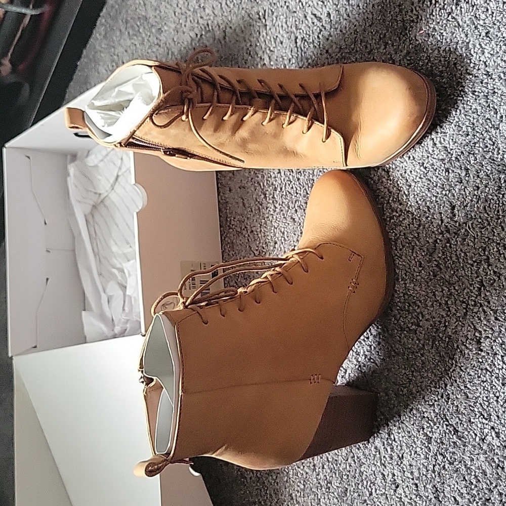 Shoe boots